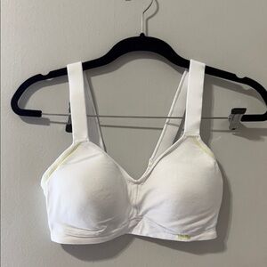Kindly Yours White Pullover Padded Bra Size Medium